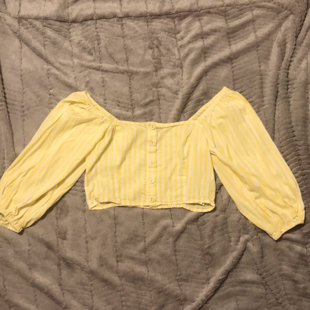 Yellow crop top! 💛